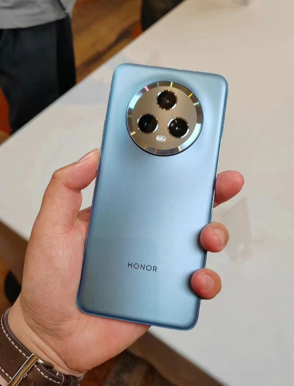 三个摄像头安卓版(三个摄像头手机图片)