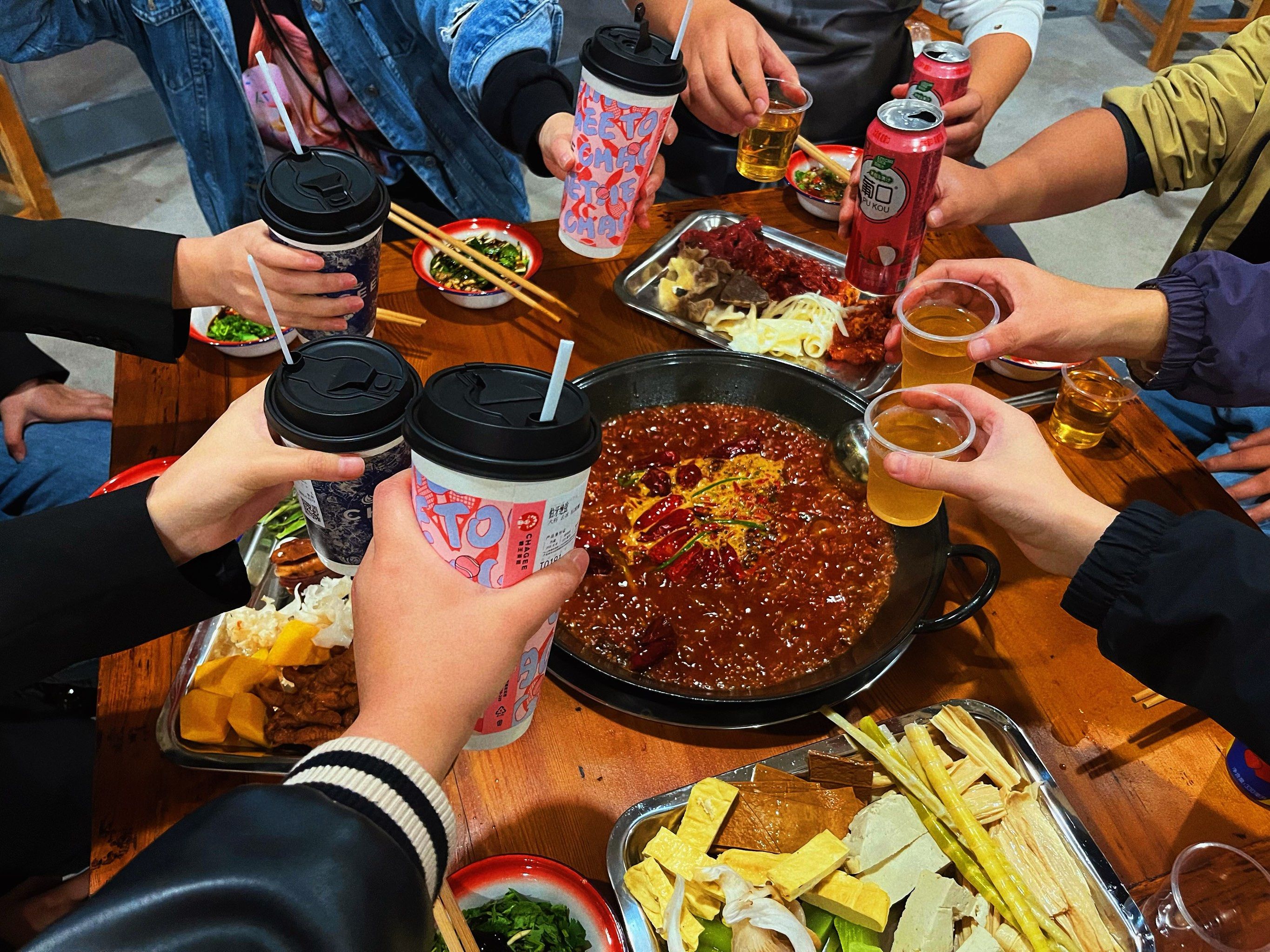 朋友新聚会手机版(新朋友聚会的心情说说)-第3张图片-QuickQ官网